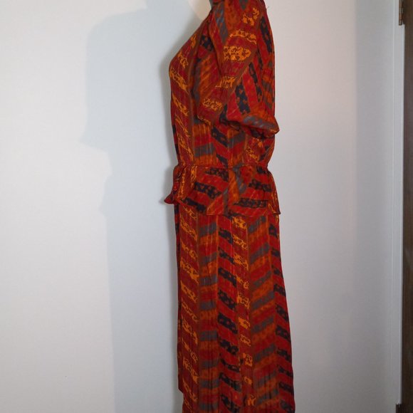 peplum, crew-neck, rust crepe printed dress, vintage from late 1970s-early 1980s - Picture 14 of 15